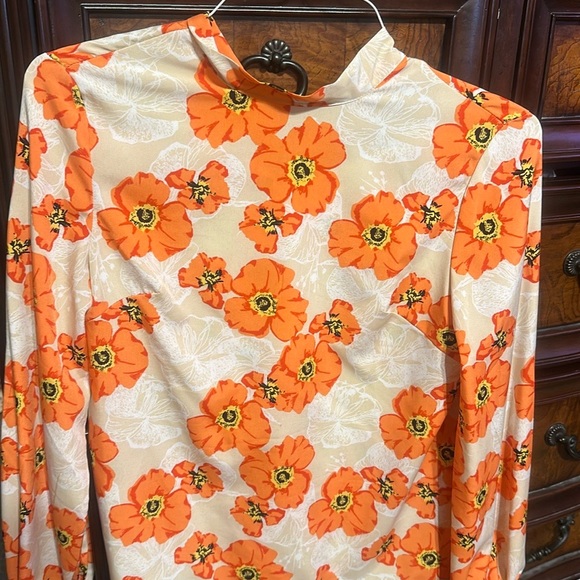 Size 4 orange floral blouse - Picture 2 of 3